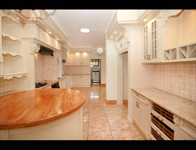 4 BEDROOM HOUSE FOR SALE IN HARTENBOS CENTRAL